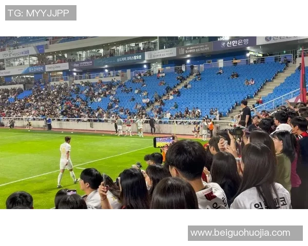 在韩国街头偶遇足球明星的惊喜瞬间与精彩合影分享